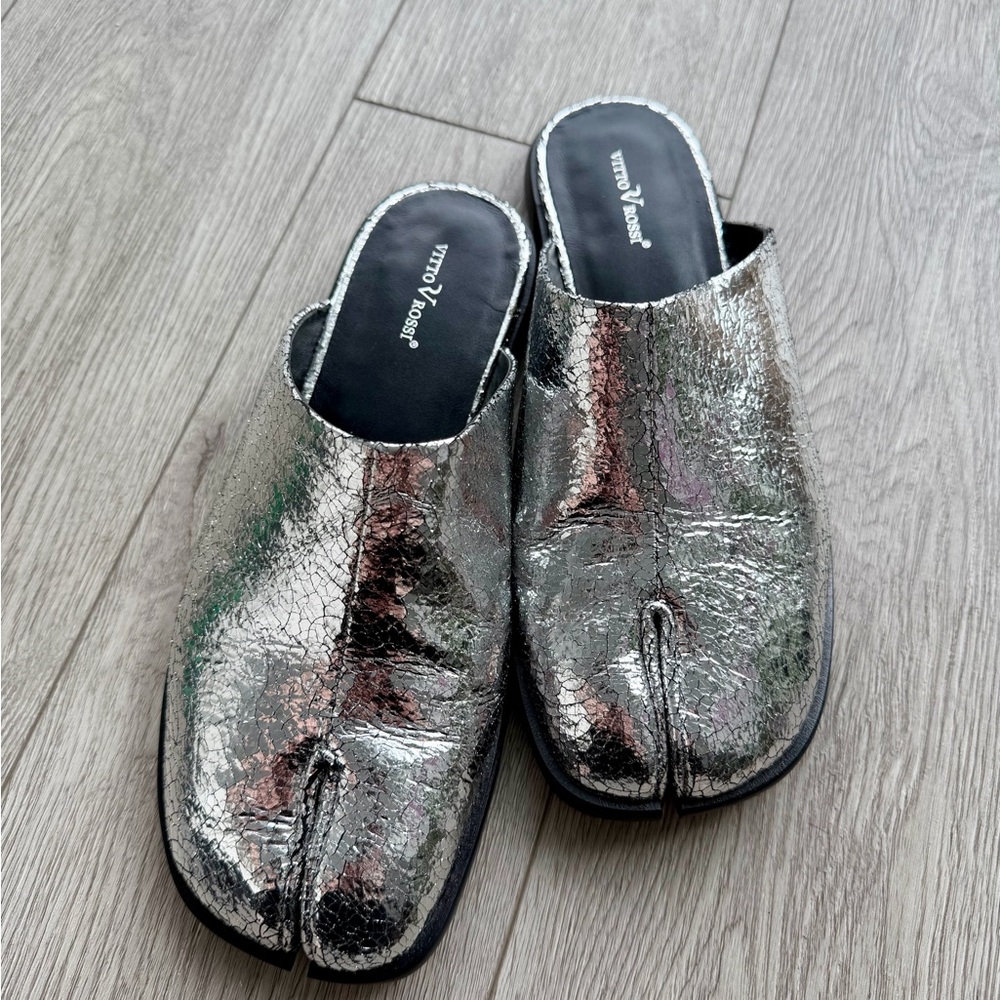 Vittorio Cracked Metallic Silver Split-Toe Mule